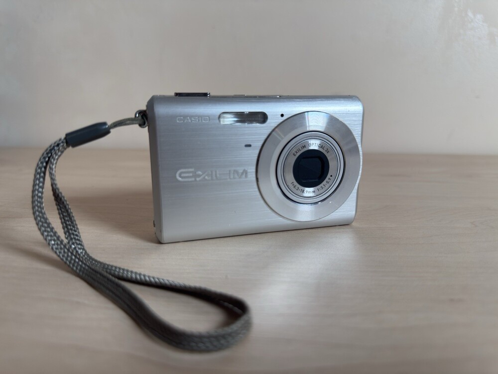 Casio Digital Camera Exilim EX-Z60 6.0MP Silver Tested Fully Working w/ SD Card